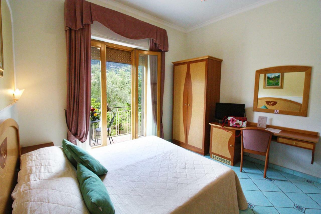 Hotel Savoia Sorrento Esterno foto